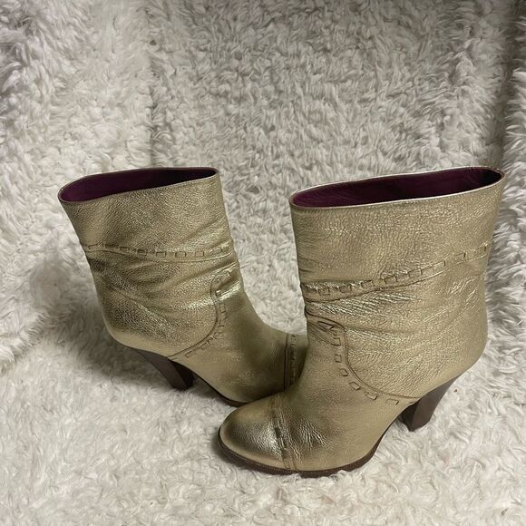 Marc Jacobs leather metallic gold slip on ankle heels boots stitching accent SZ7 - Picture 3 of 12
